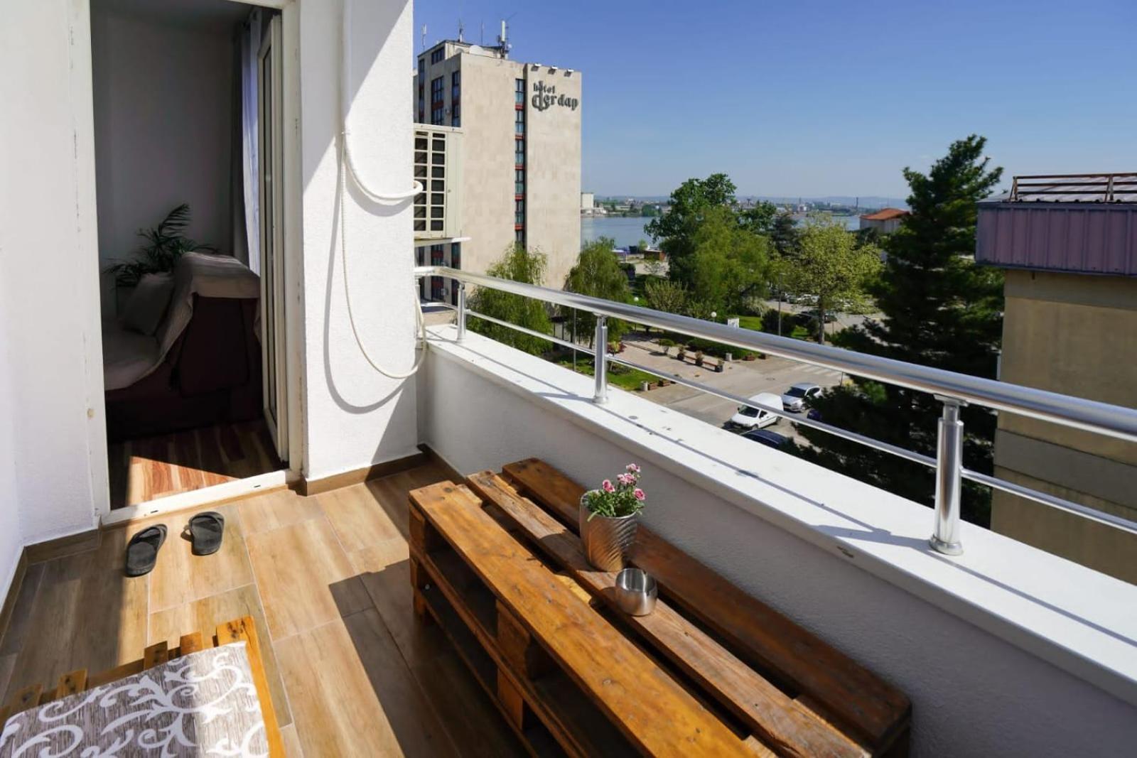 Todor Apartmani Kladovo Esterno foto