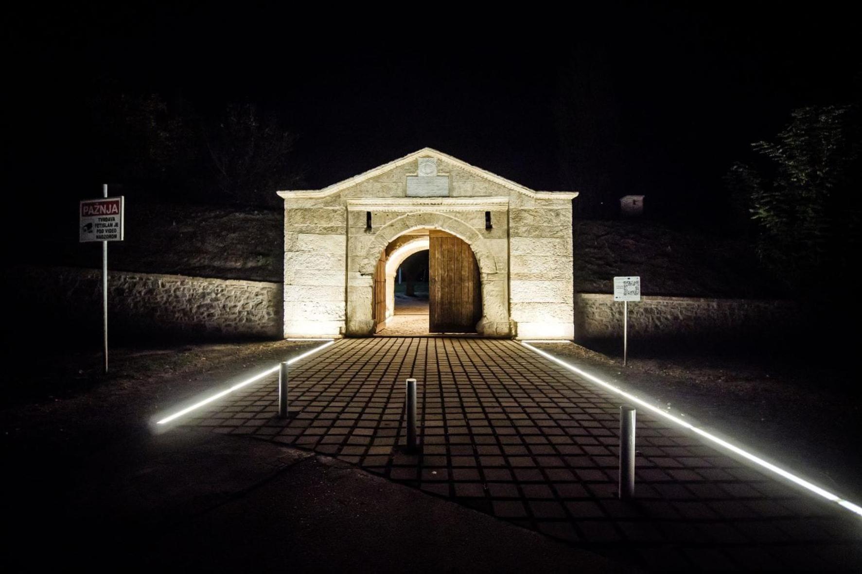Todor Apartmani Kladovo Esterno foto